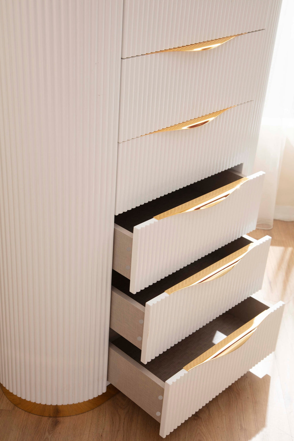 Gold Detailed Upholstery Queen 6 Pc made with Wood in White