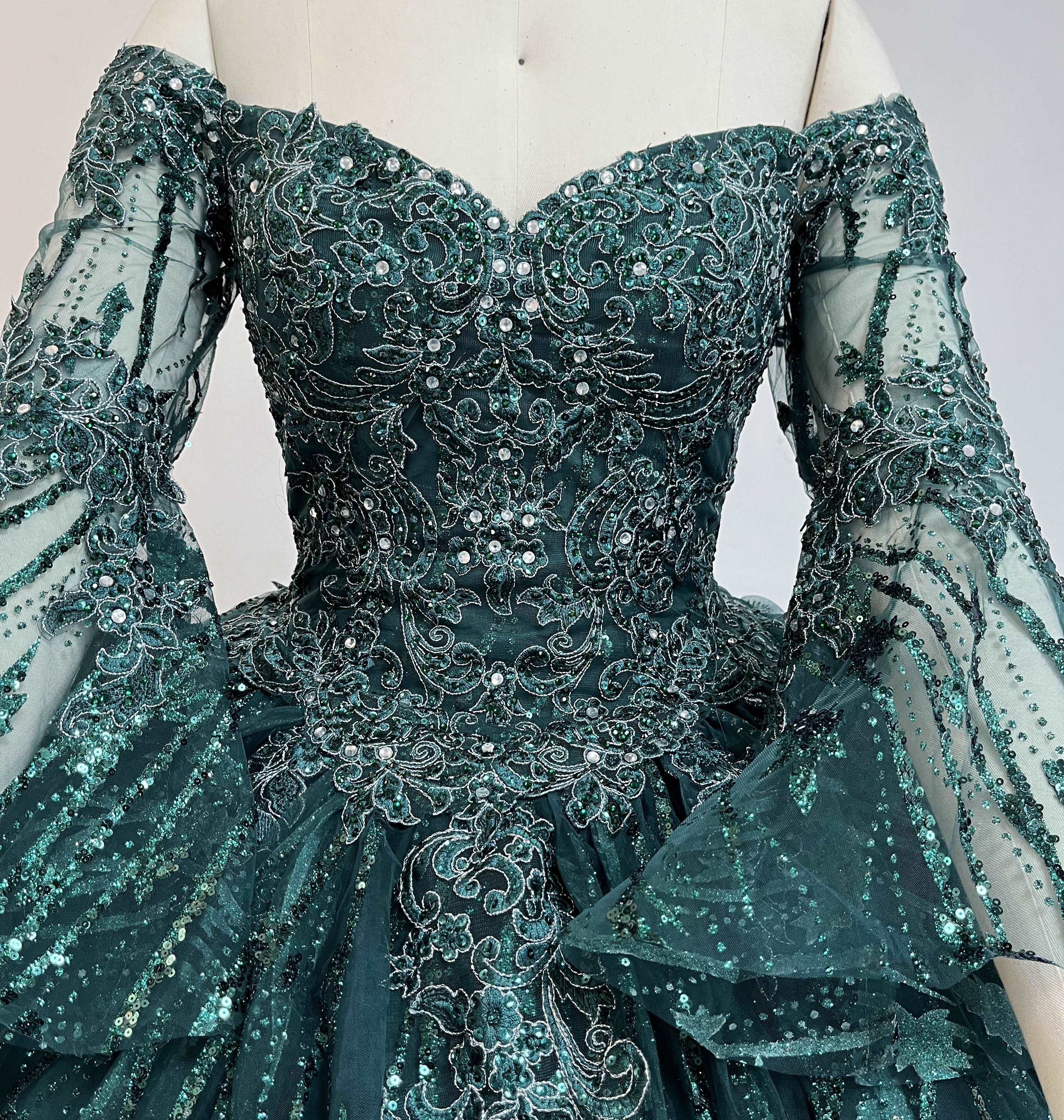 (LIVE 20) Fine gowns, 3D embroidery, weave dreamy tales.