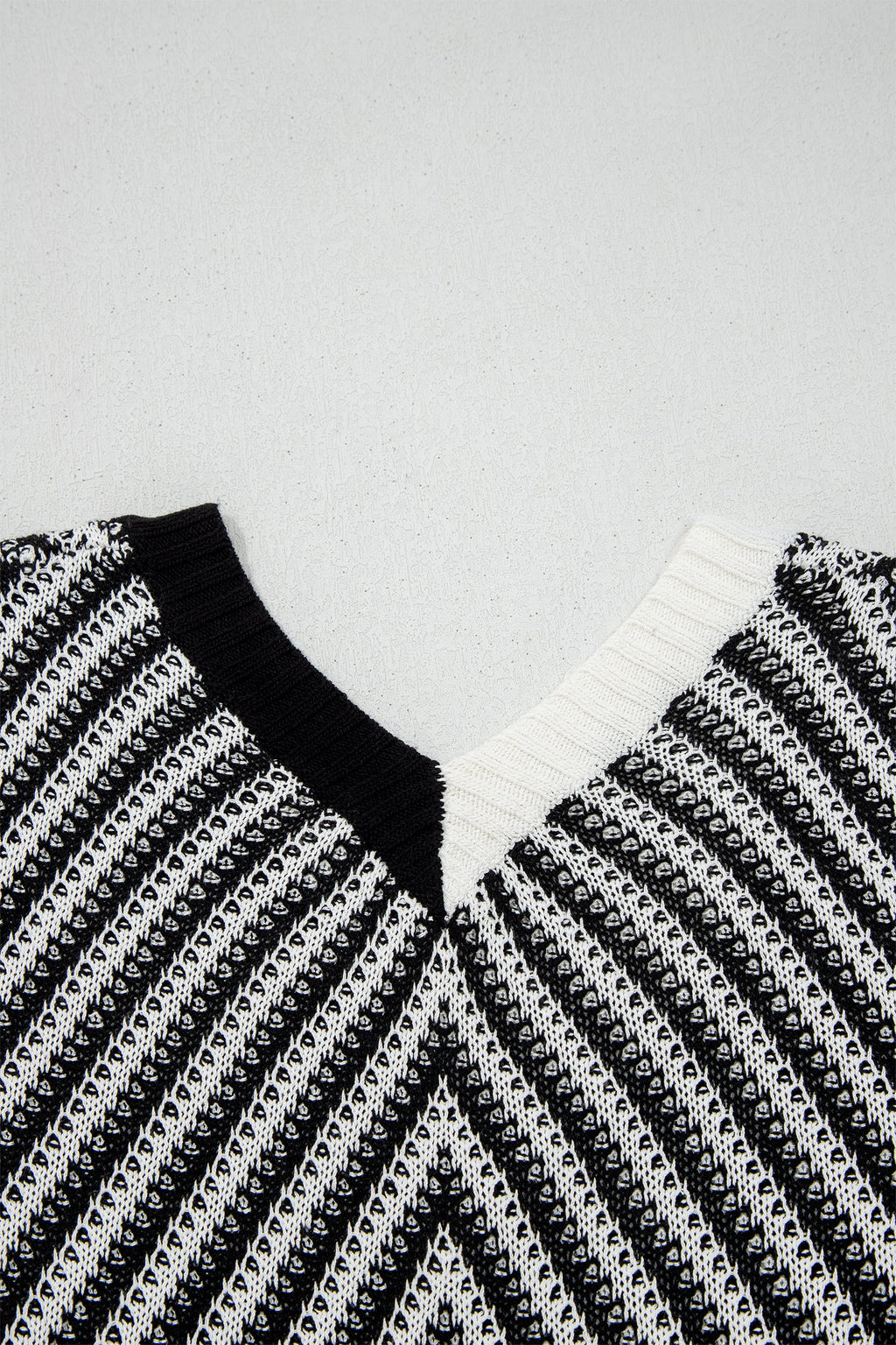 Chevron Contrast V-Neck Sleeveless Sweater Top