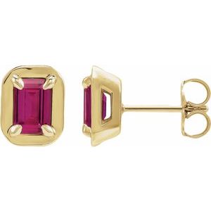 Round 4-Prong Claw Bezel-Style Stud Earrings