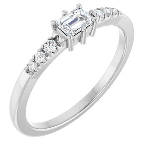 10K White Gold 4x3 mm Emerald Ring Mounting