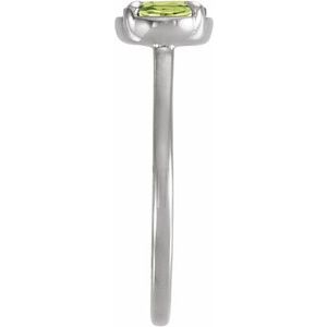 10K White Gold Natural Peridot Claw-Prong Bezel-Style Ring – image 3