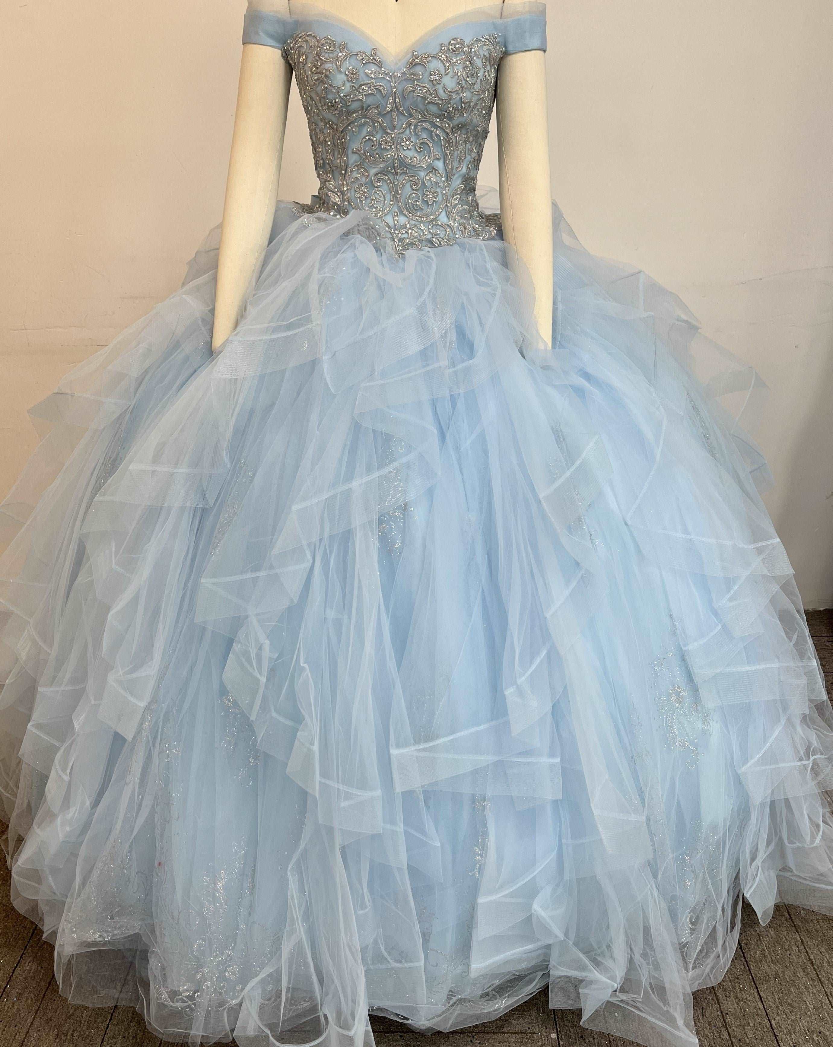 (LIVE 17) Exclusive gowns, silky luxury, stylish journey.