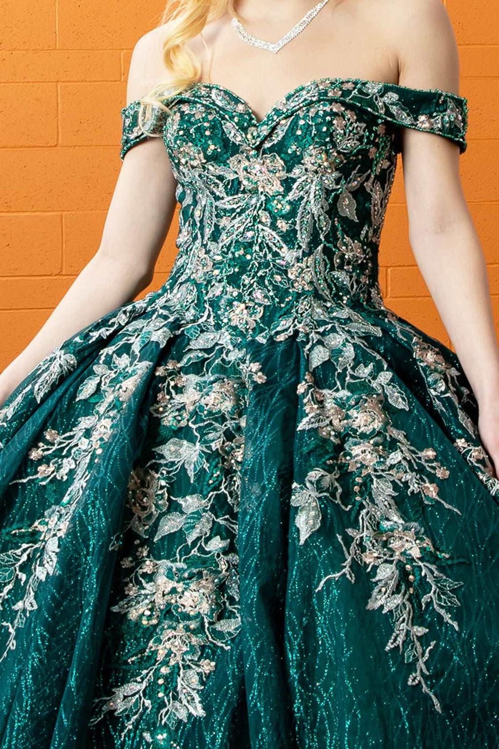 Beautiful Quinceanera Dress with Tulle and Embroidery - Elegant Off-Shoulder Design for Special Occasions