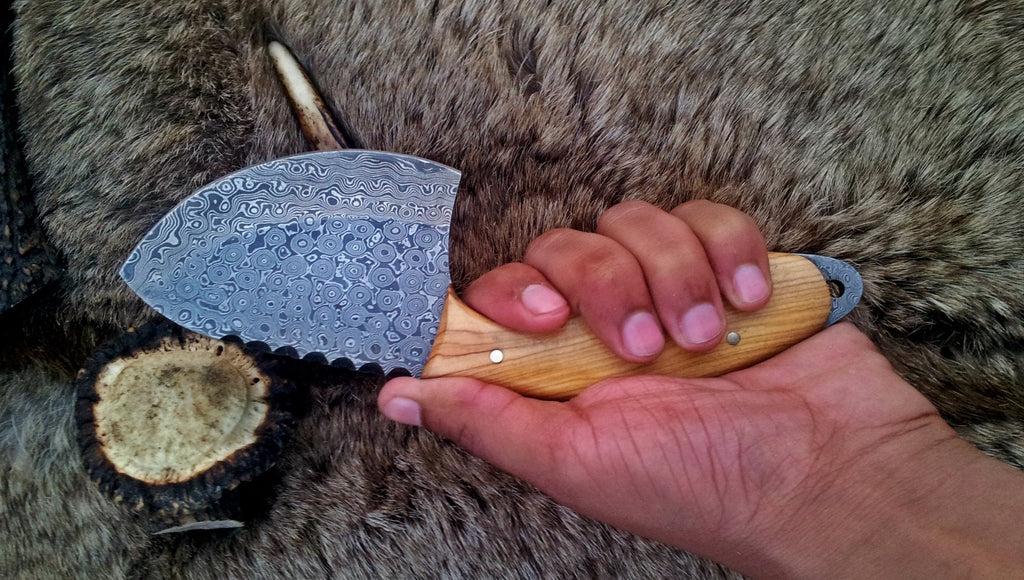 Raindrops Damascus Steel Gut Hook Skinning Knife – 9 Inch Overall Length with Olive Wood Handle