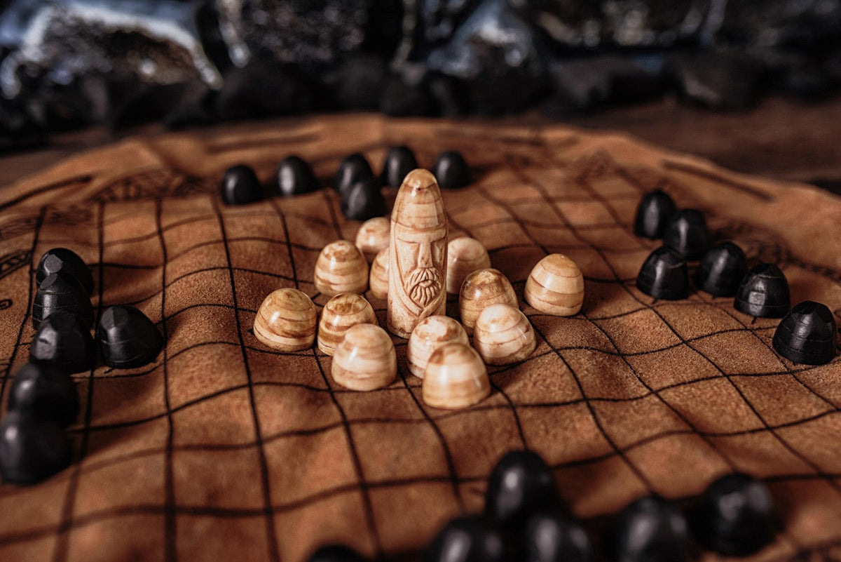 Hnefatafl Travel Set – Leather Board & Pieces