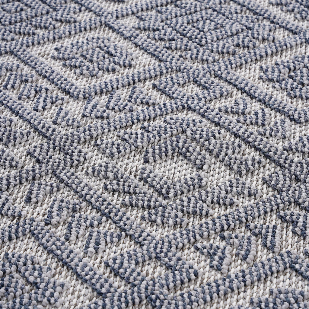 Guros - 8' X 10' Traditional Indoor / Outdoor Area Rug - White / Gray