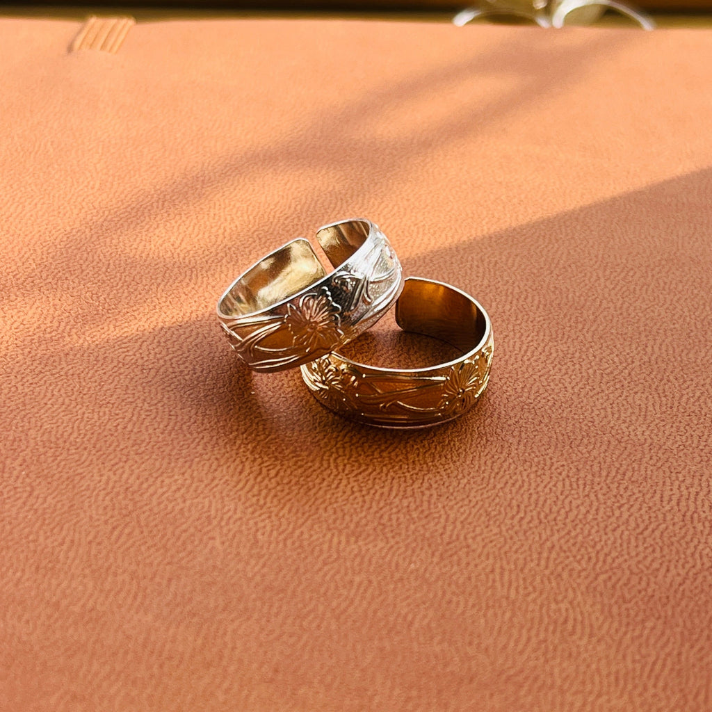HIBISCUS BAND RING
