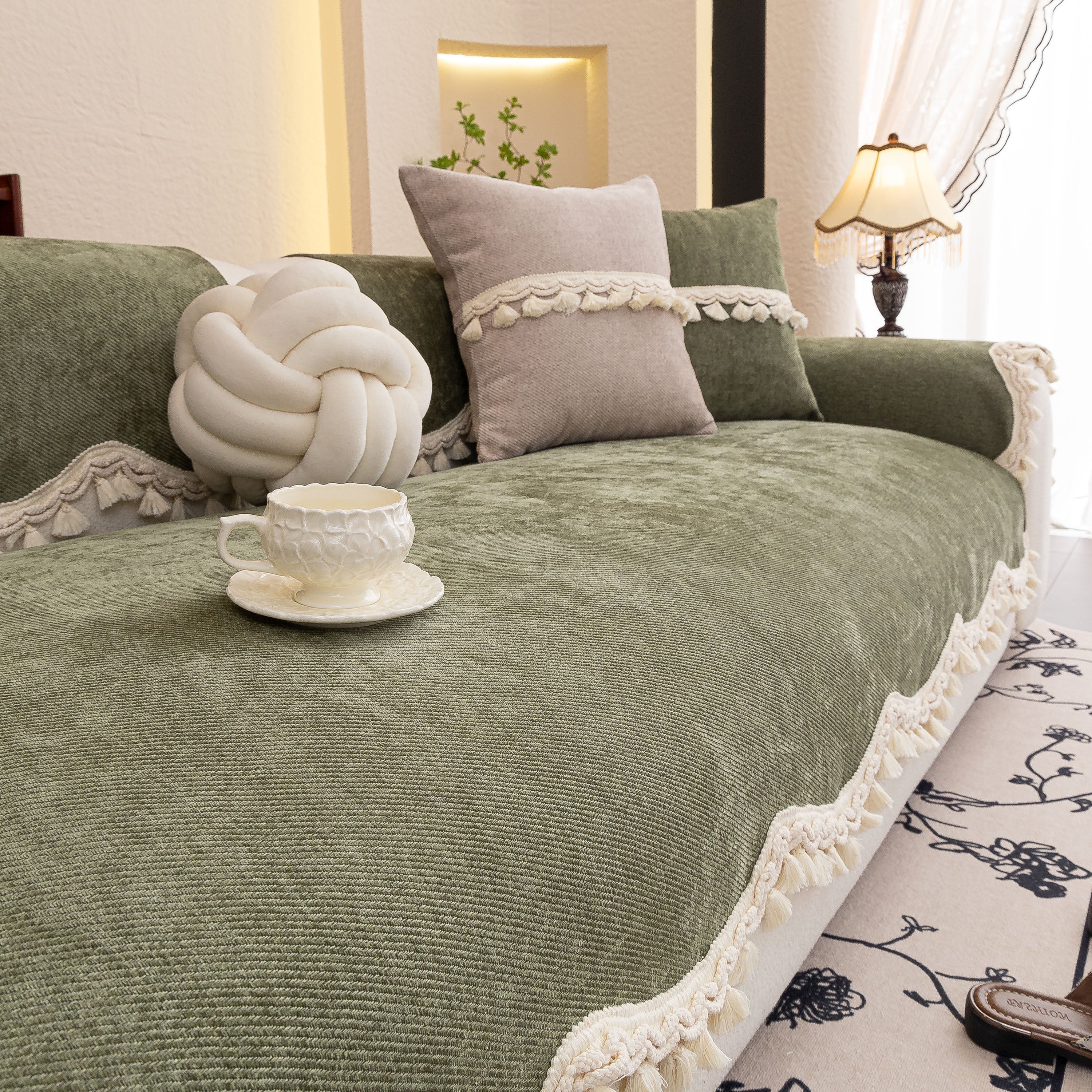 Chenille Sofa Cover Towel – Non-Slip, Washable Pets Couch Protector with Tassels