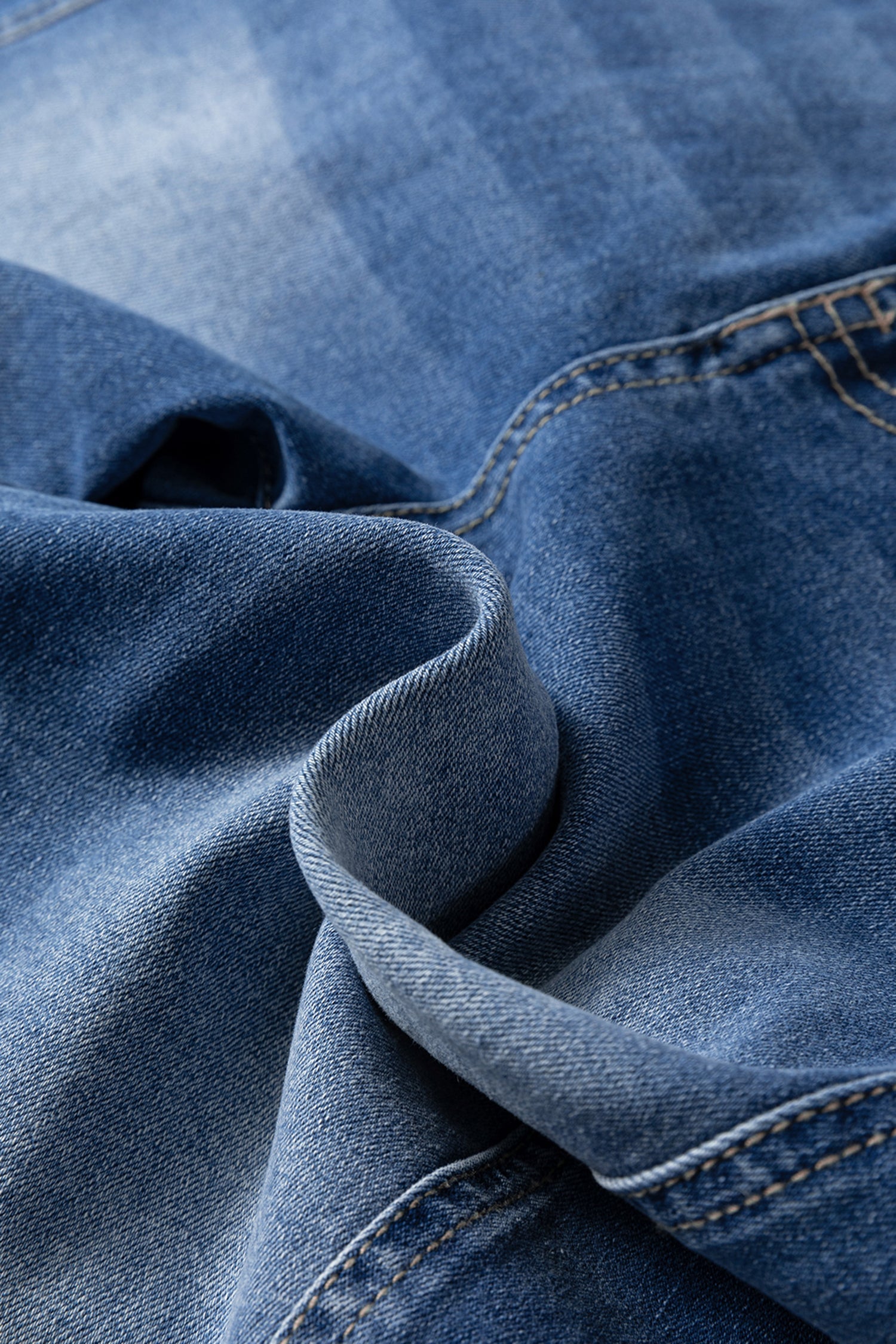4 Buttons Front Tapered Loose Fit Jeans