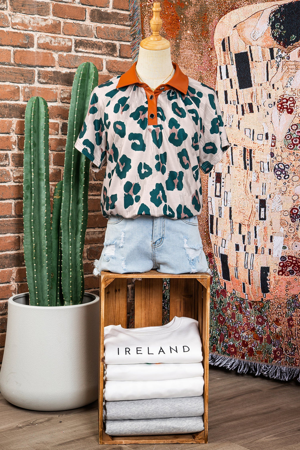 Leopard Buttoned Contrast Collar Short Sleeve Blouse