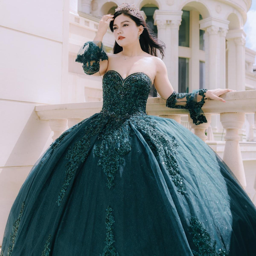 (LIVE 8) Fine gowns, 3D embroidery, weave dreamy tales.