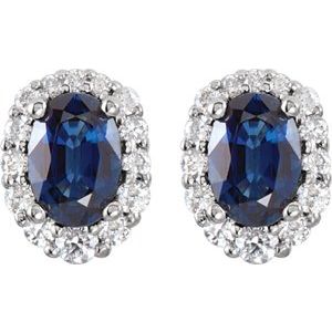 18K White Gold 9x7 mm Oval Graduated Halo-Style Earring Mounting – image 3