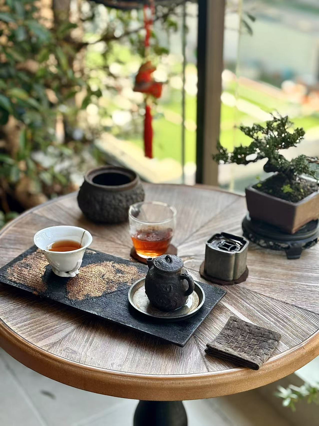 Wooden End Tables Retro Side Table French Country Accent Coffee Side Table Modern Small Round Tea Table Pedestal Side End Table for Living Room Household Restaurant Homestay