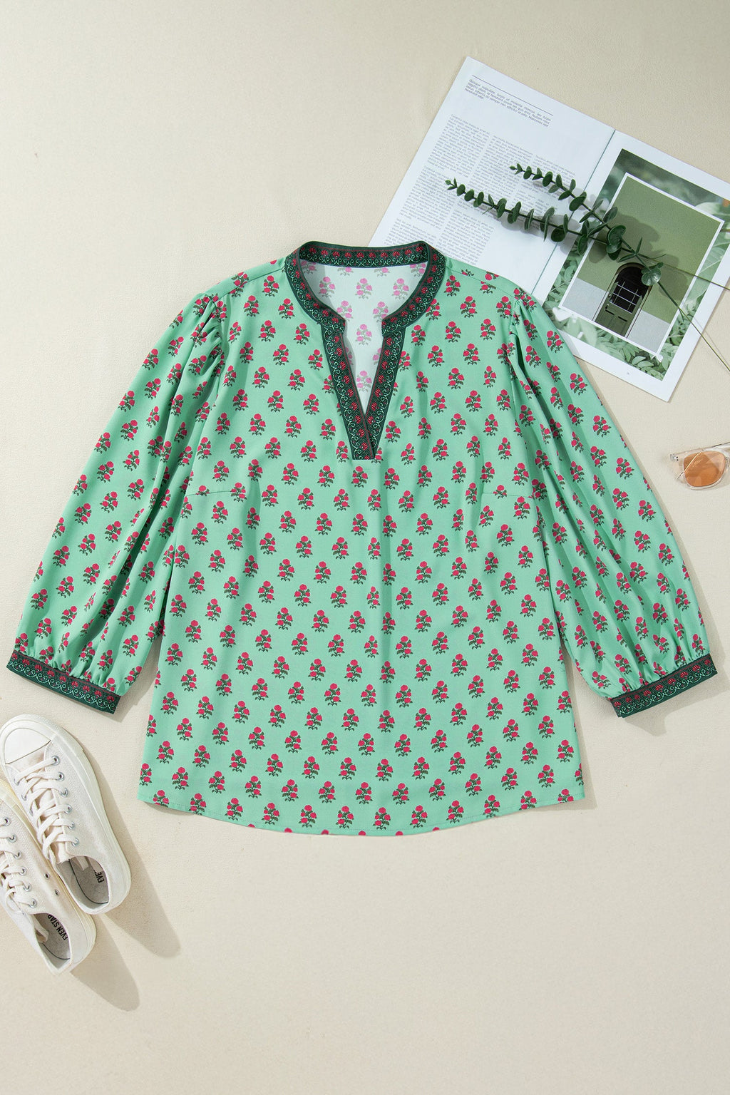 Plus Size Floral Contrast Trim V-Neck Blouse