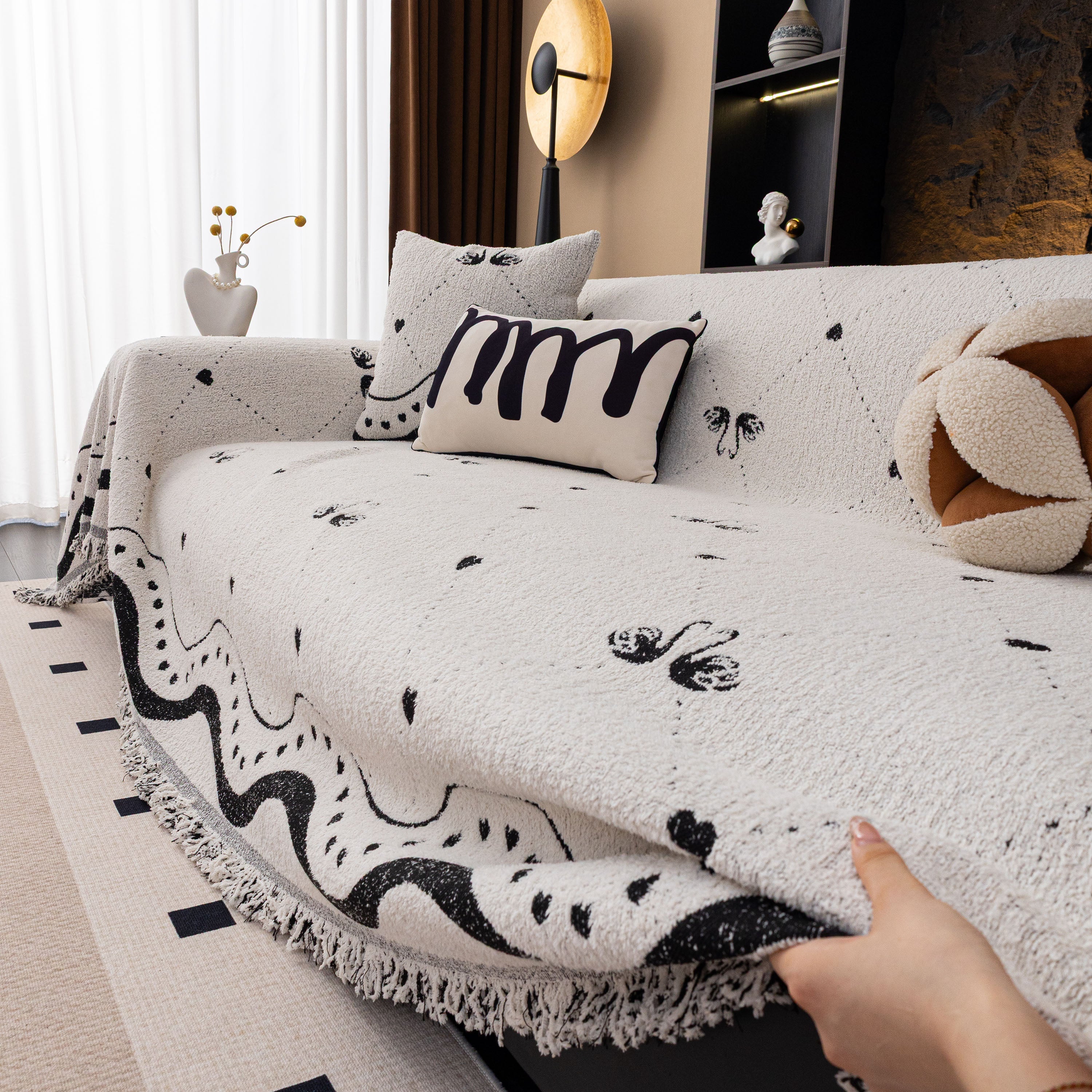 Luxurious Jacquard Couch Cover, Snag-Resistant Pet Friendly Couch Throw with Fringe