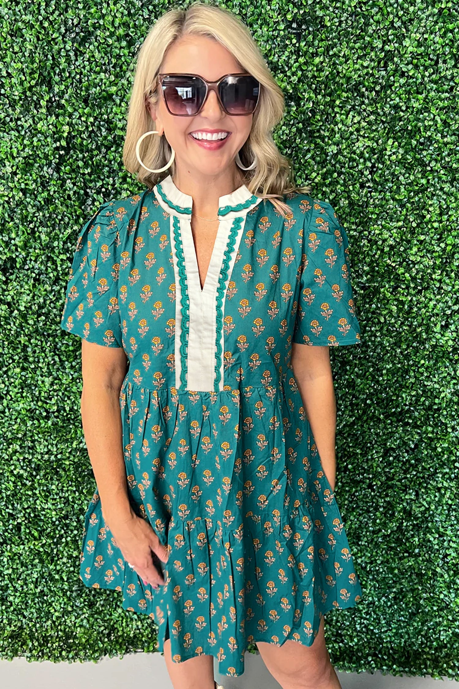 Floral Contrast Trim V-Neck Short Sleeve Dress