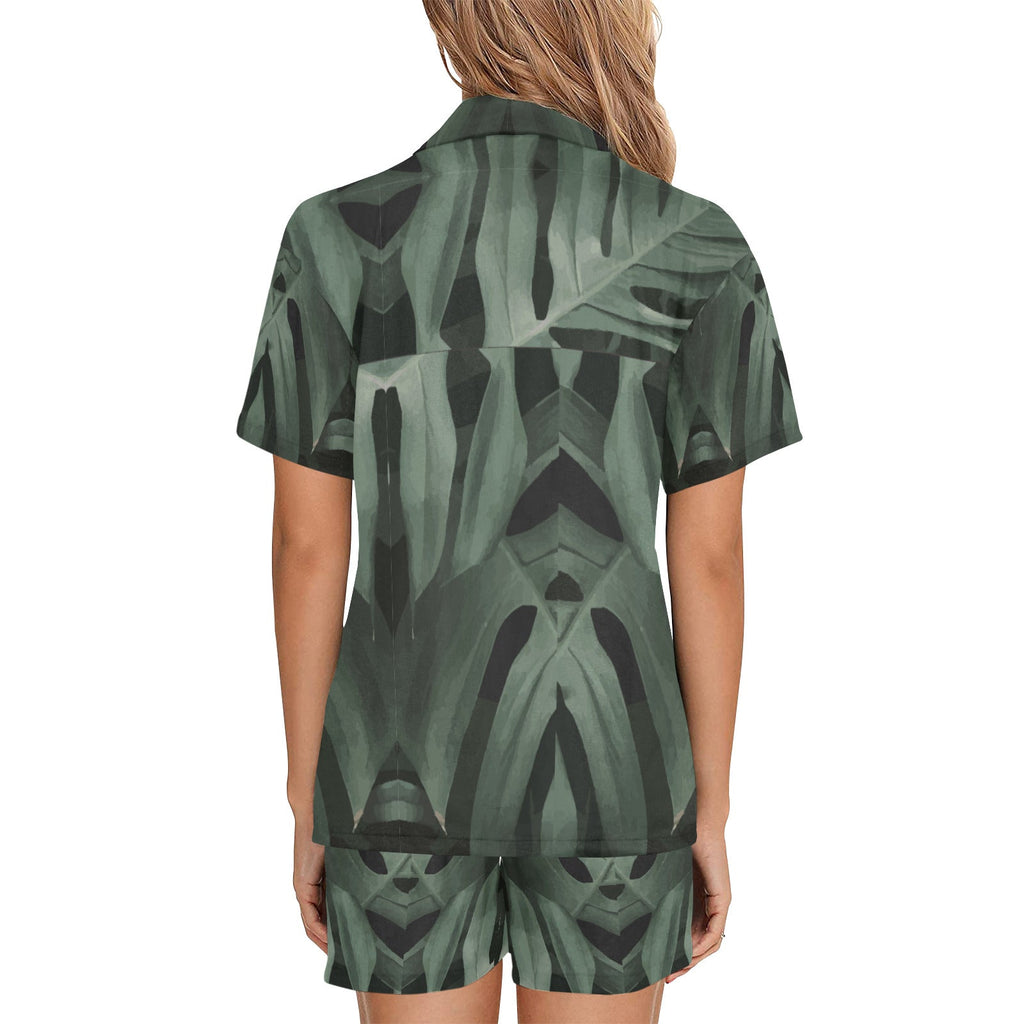 Women's Green Giraffe Button Front Shorts & Shirt Pajama Set (Made in USA)