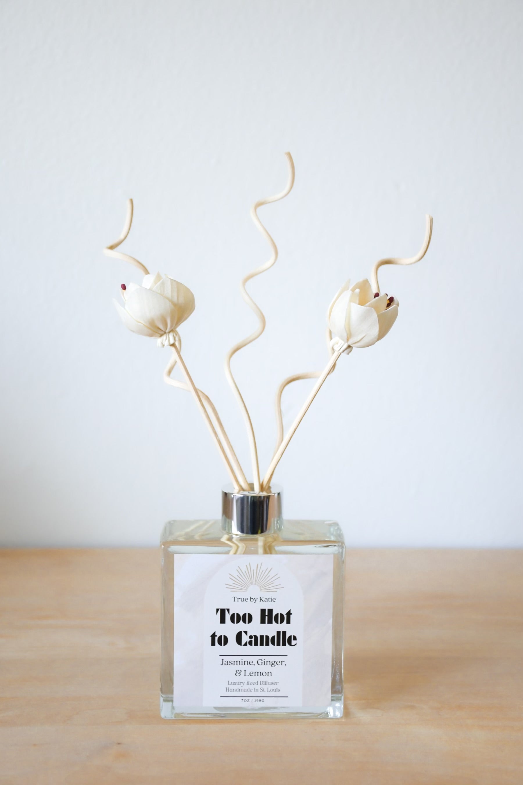 Customizable Black and Gold Non-Toxic Reed Diffuser