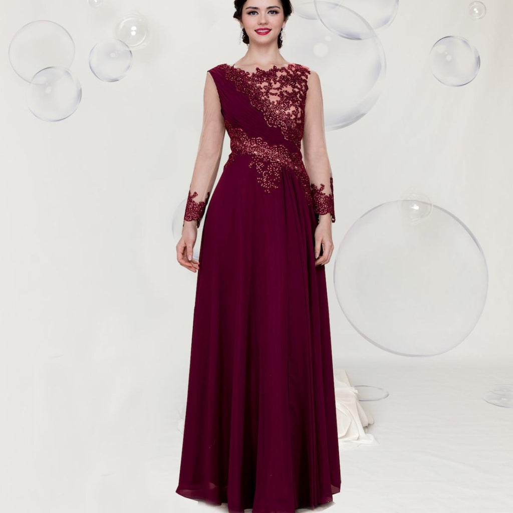 A beautiful gown, off-shoulder, reveals noble air.