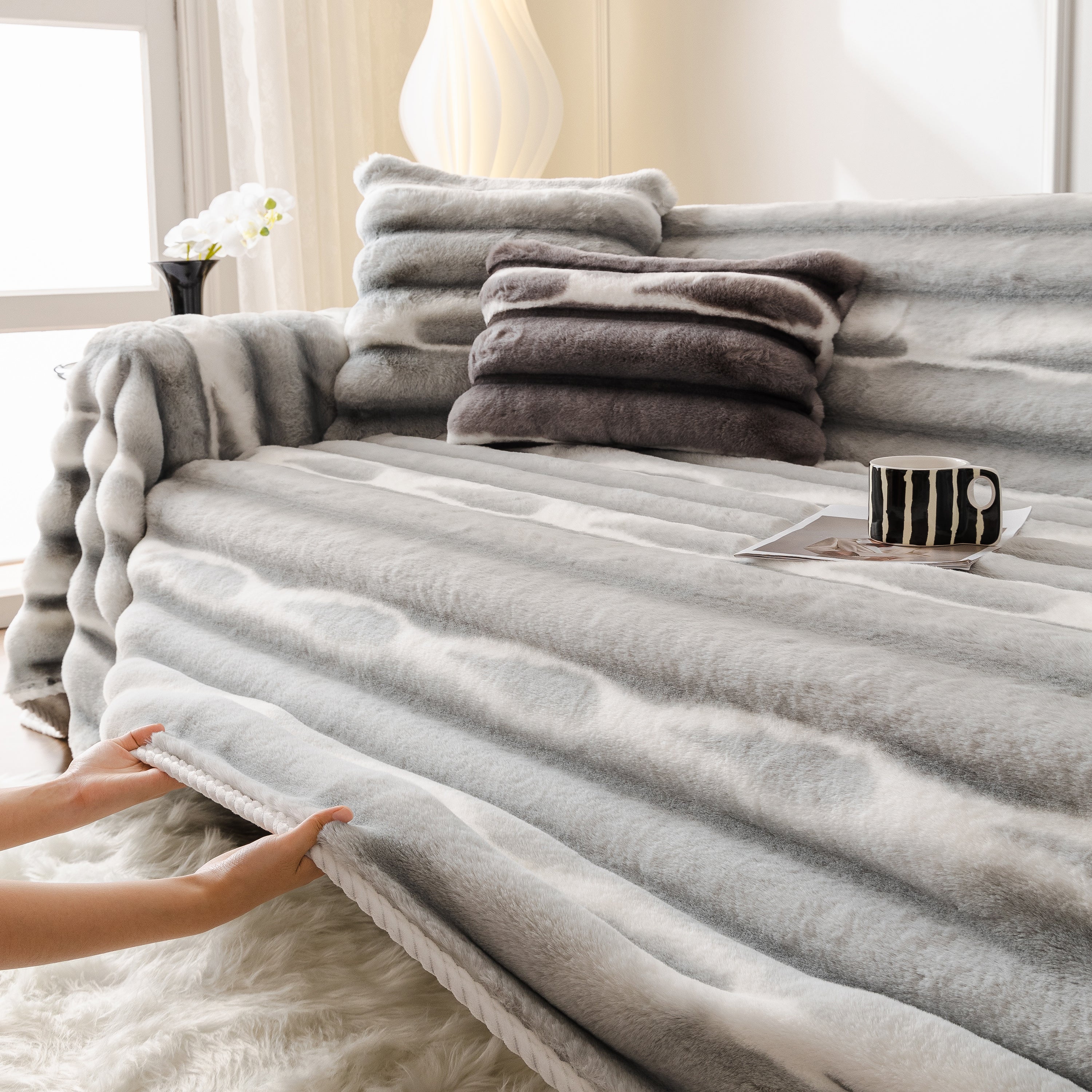 Ultra Soft Faux Fur Couch Cover – Large, Fluffy, and Elegant Sofa Throw Blanket