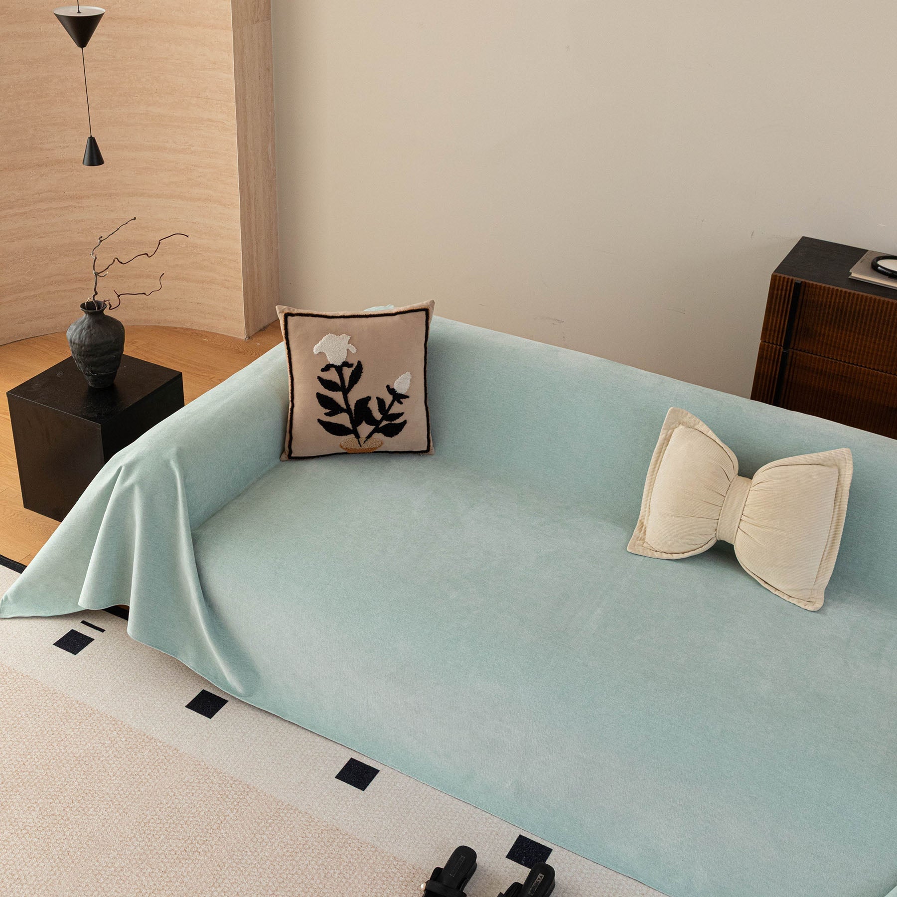 Luxury Pet Friendly Couch Cover, Non-Slip Furniture Protector Blanket for Pets, Kids