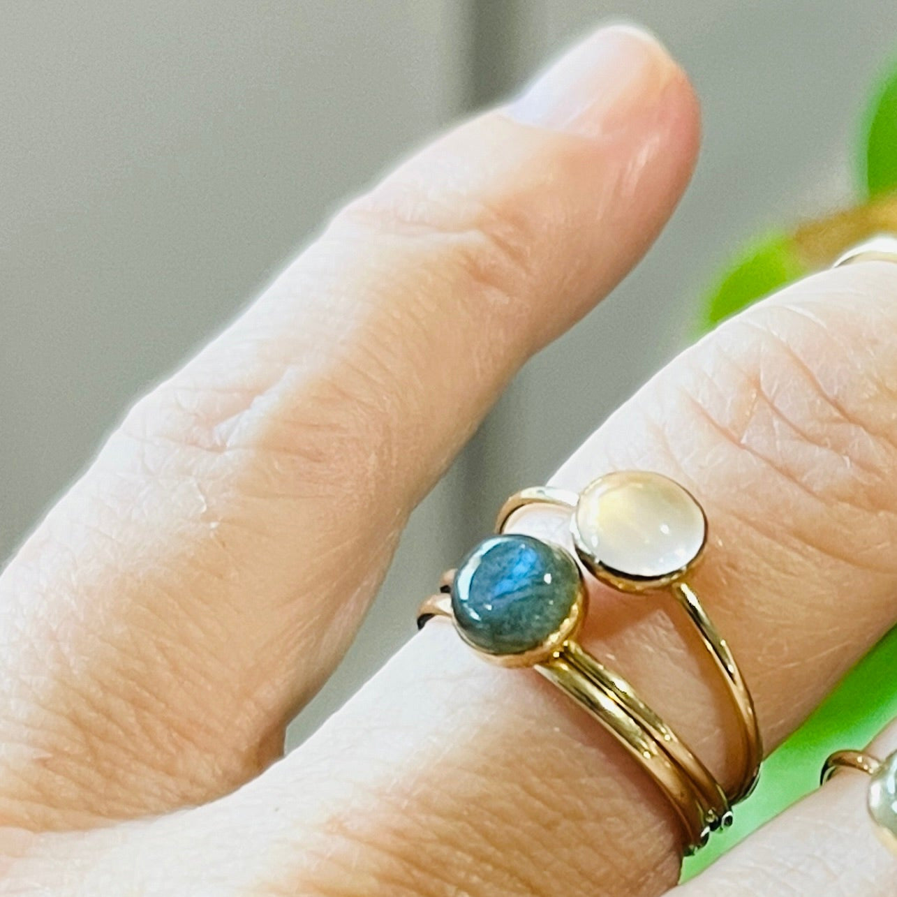 RAINBOW MOONSTONE LARGE 6MM GEMSTONE RING