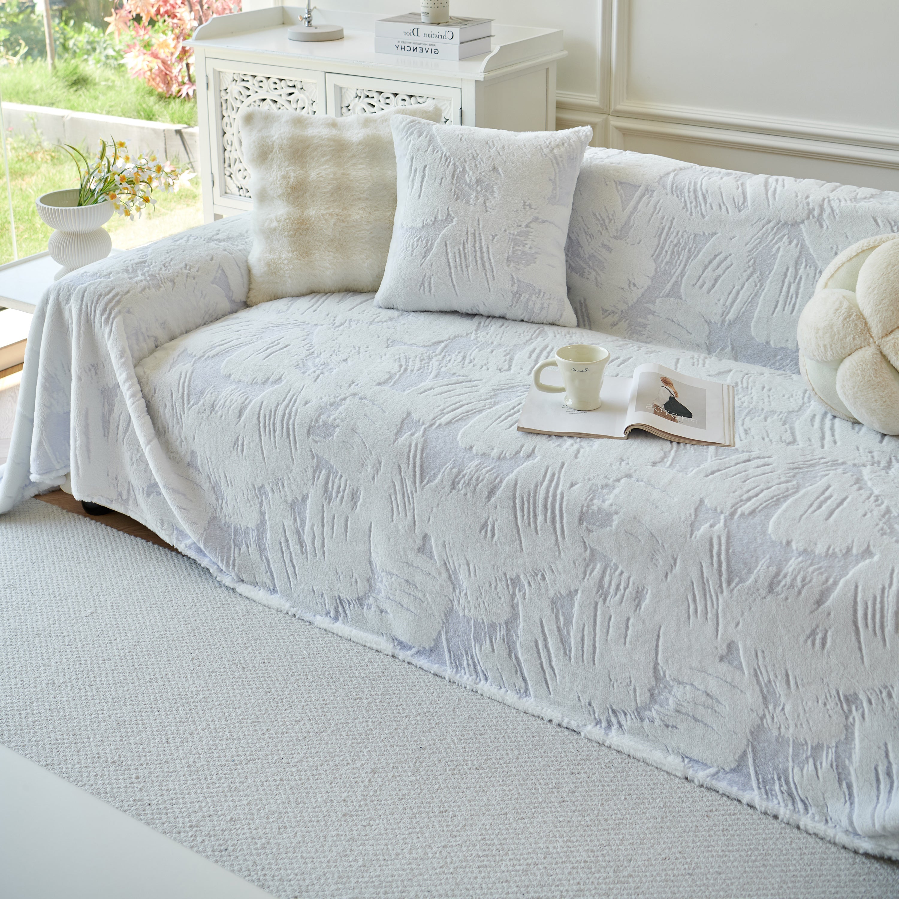 Plush Faux Fur Warm Sofa Cover with Waves Jacquard Textured Throw Blankets for Couch