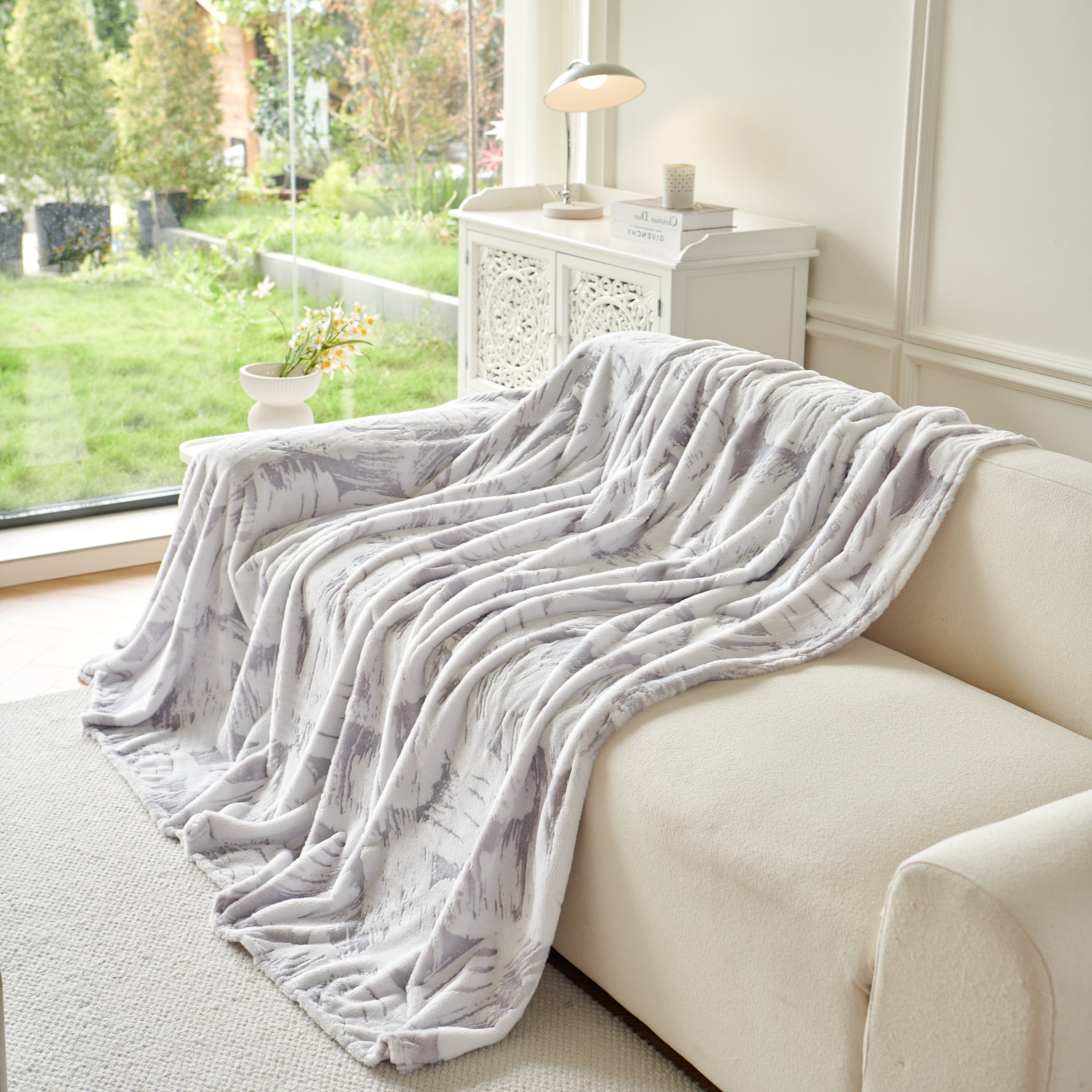 Plush Faux Fur Warm Sofa Cover with Waves Jacquard Textured Throw Blankets for Couch