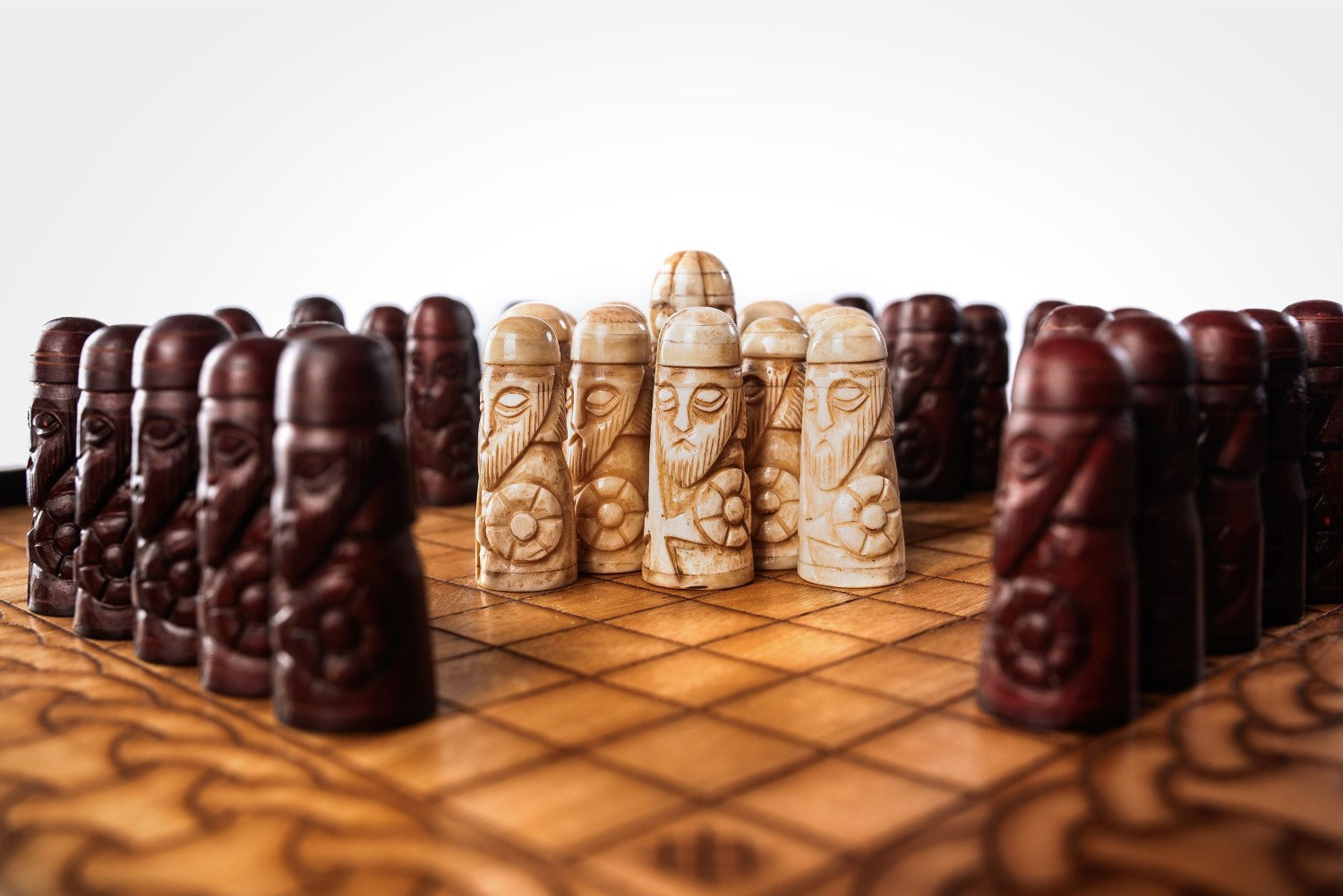 Hnefatafl Set – King's Board with Ox-Bone Pieces