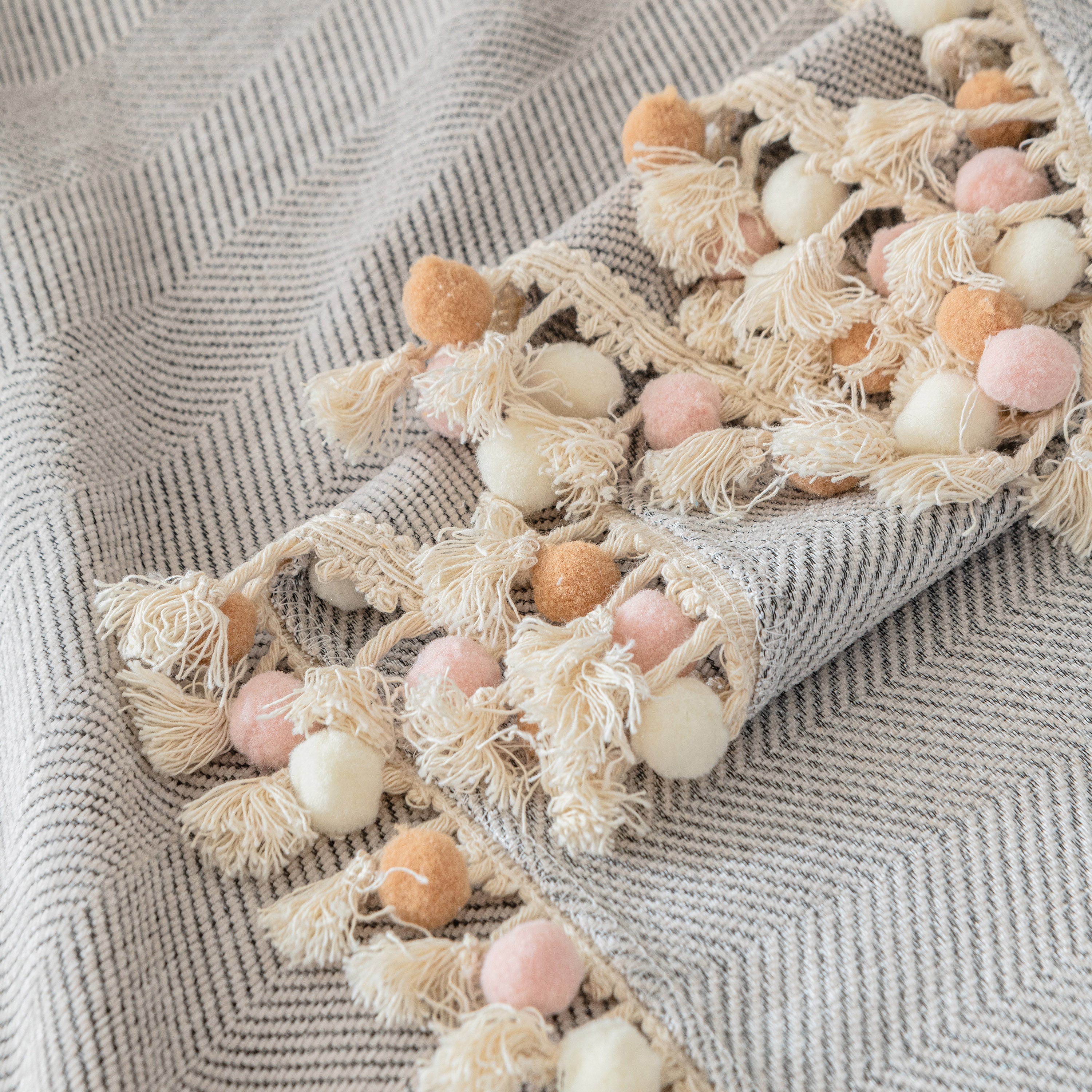 Boho Herringbone Sofa Throw Blanket with Pom Pom Tassels Stylish Furniture Slipcover