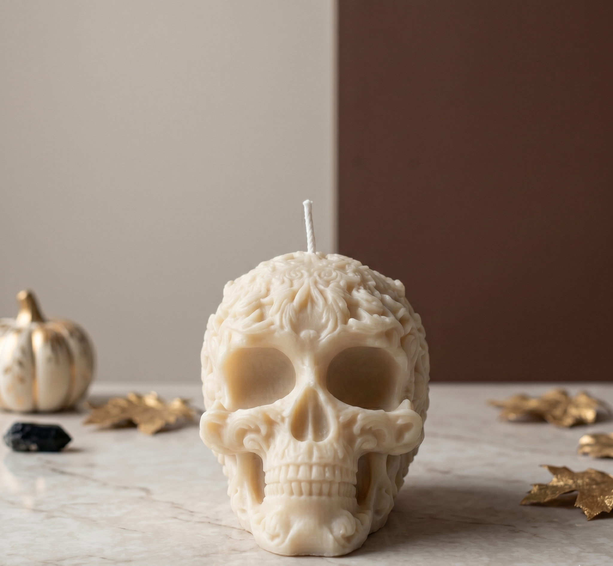 Handmade Skull Candle with Floral Details – Custom Colors & Scents for a Unique Touch