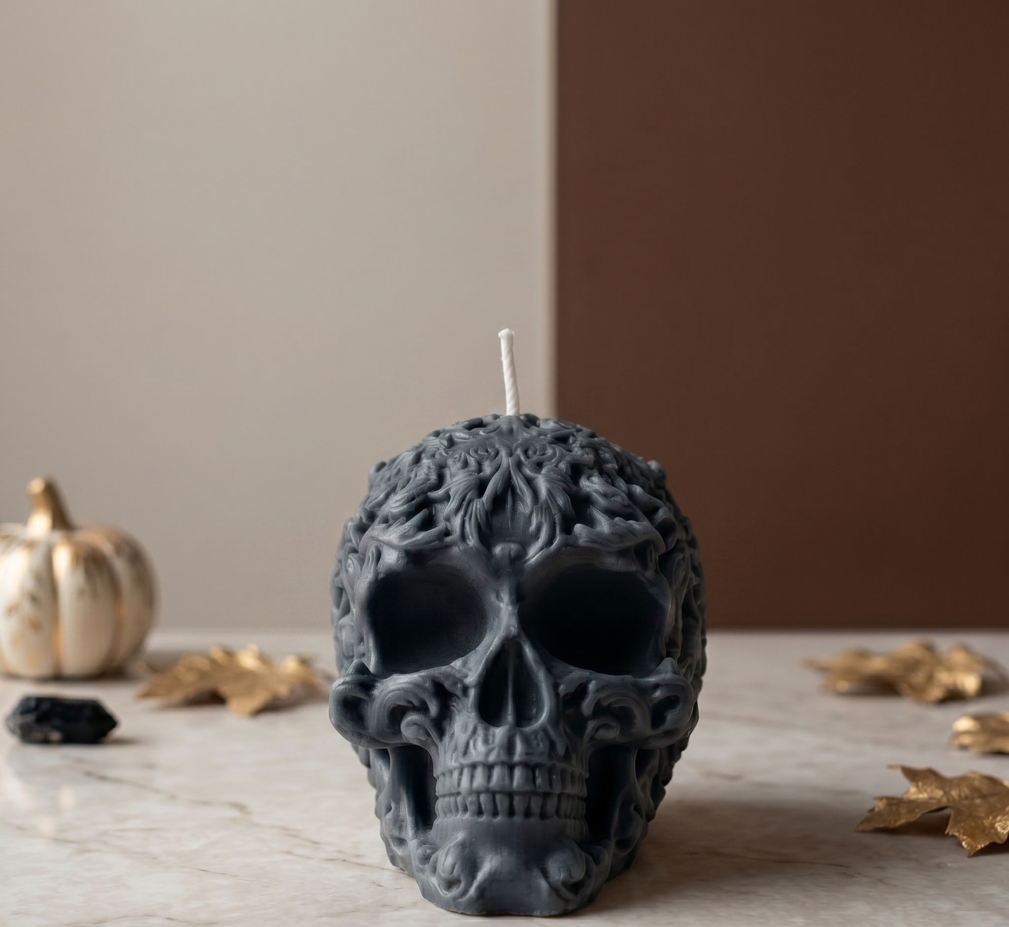 Handmade Skull Candle with Floral Details – Custom Colors & Scents for a Unique Touch