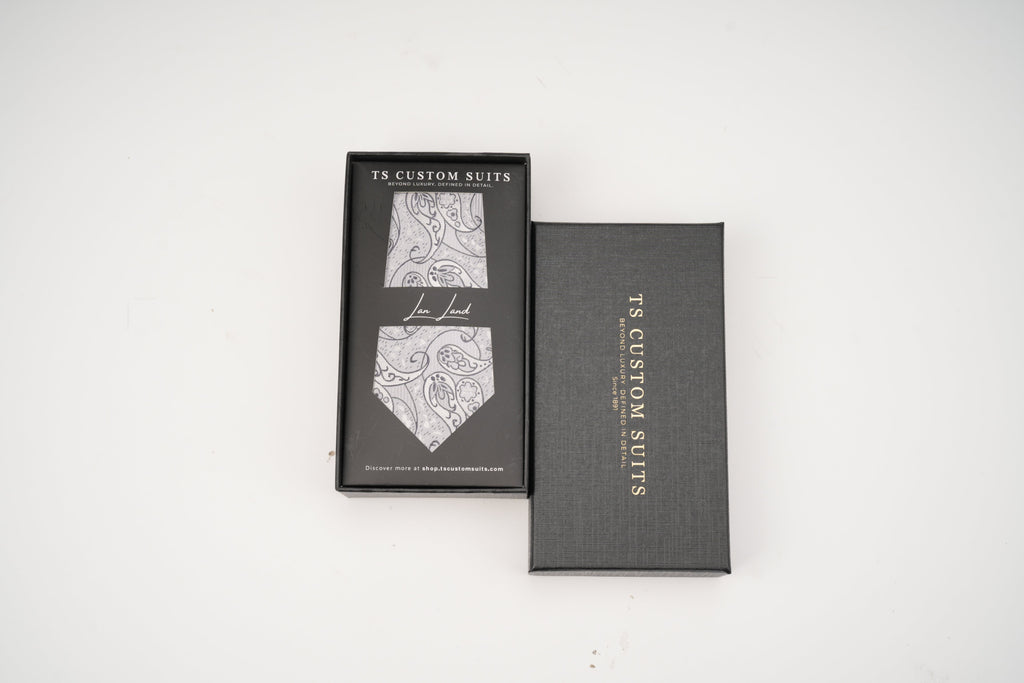 Light Gray Silk Tie & Pocket Square Set – Paisley