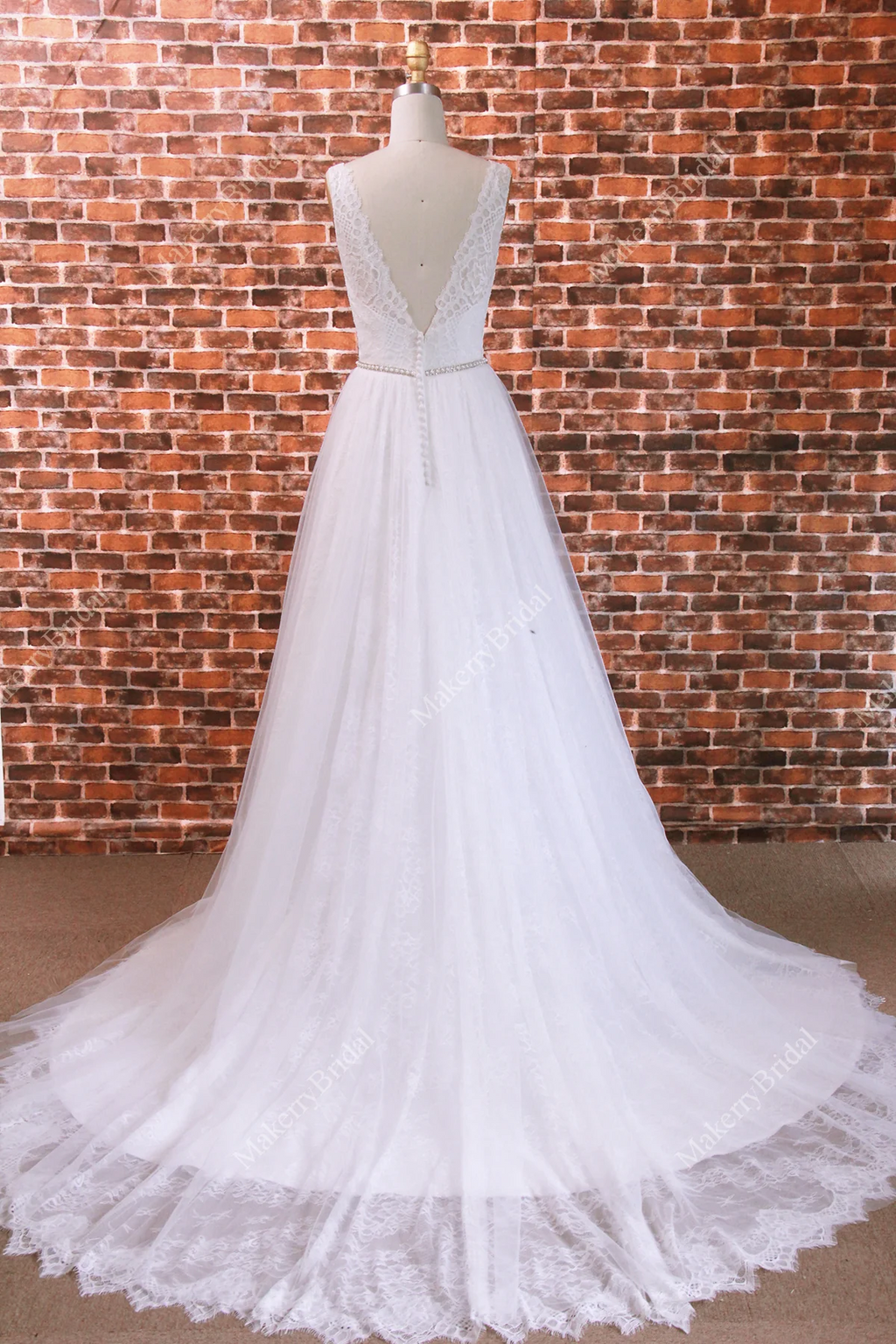V-neck Wedding Dress Made From Romantic Chantilly Lace