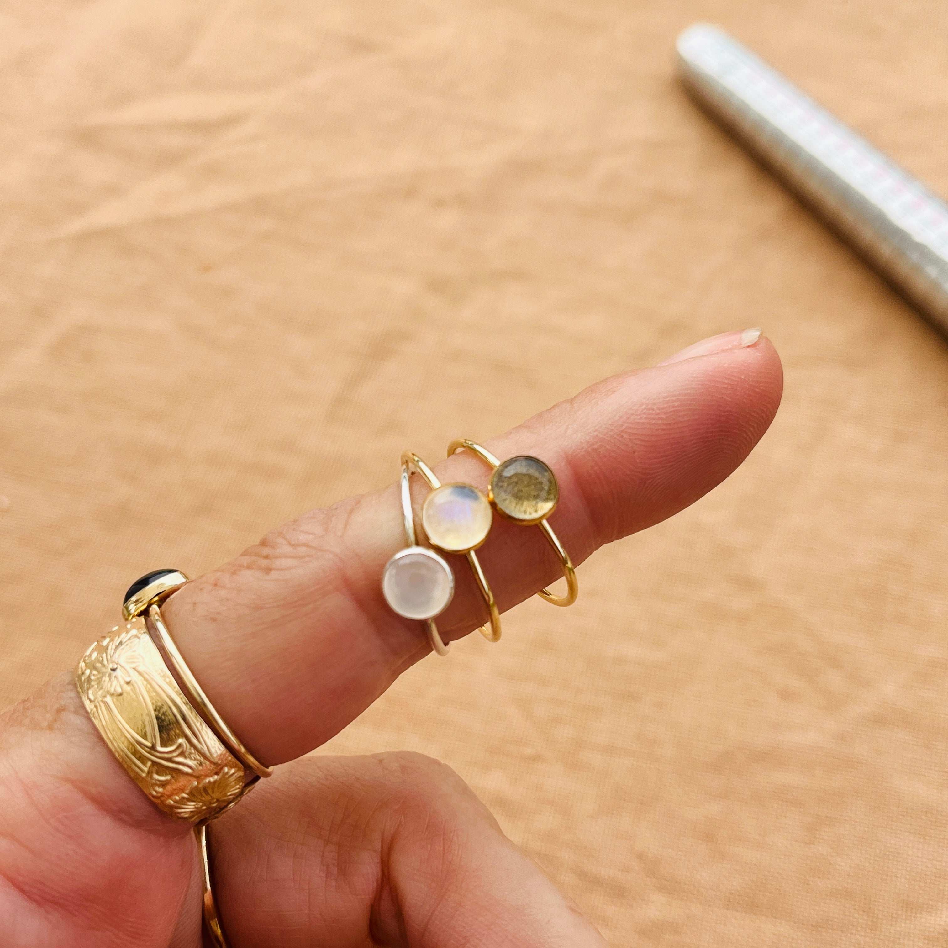 RAINBOW MOONSTONE LARGE 6MM GEMSTONE RING
