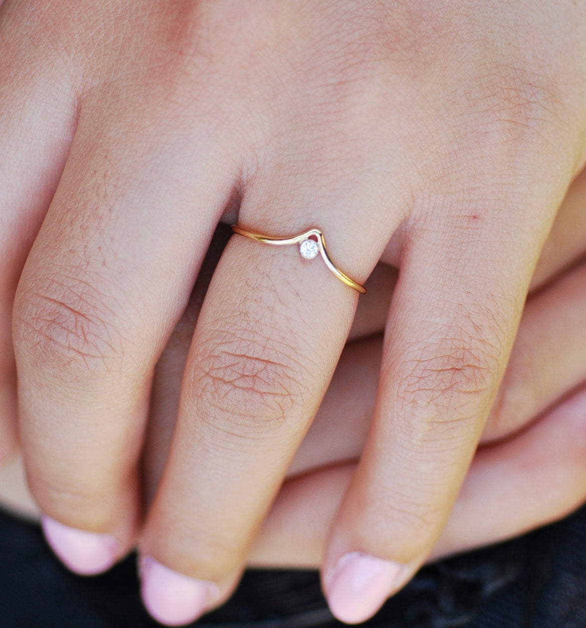 V DIAMOND RING