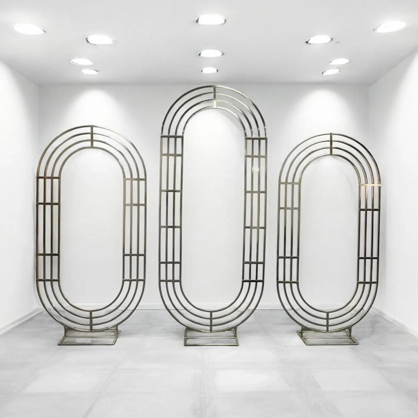 Noval Shiny Gold Wedding Backdrop Stand – Elegant Metal Arch