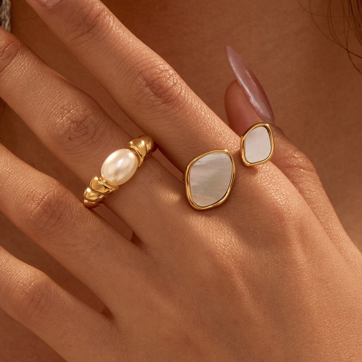 Irregular Asymmetric Design Geometric Abstract White Shell Stainless Steel Ring 18K Gold Twist Hand Jewelry