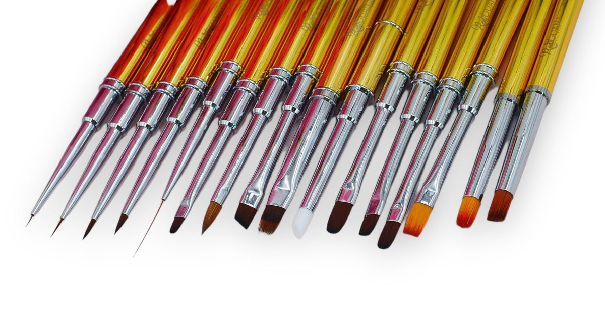 Set of 16 Brushes