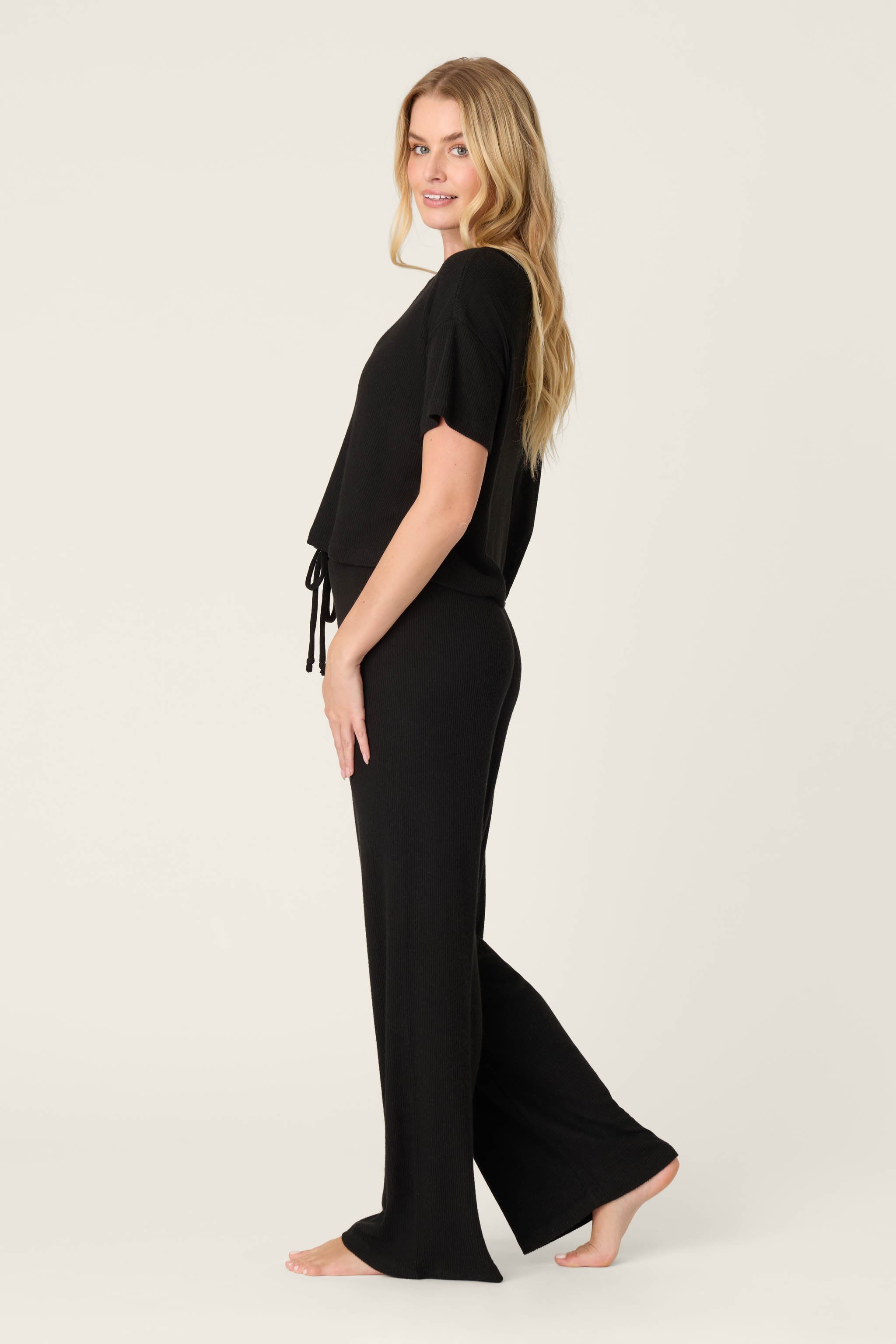 Textured Essentials Black Long Lounge Set