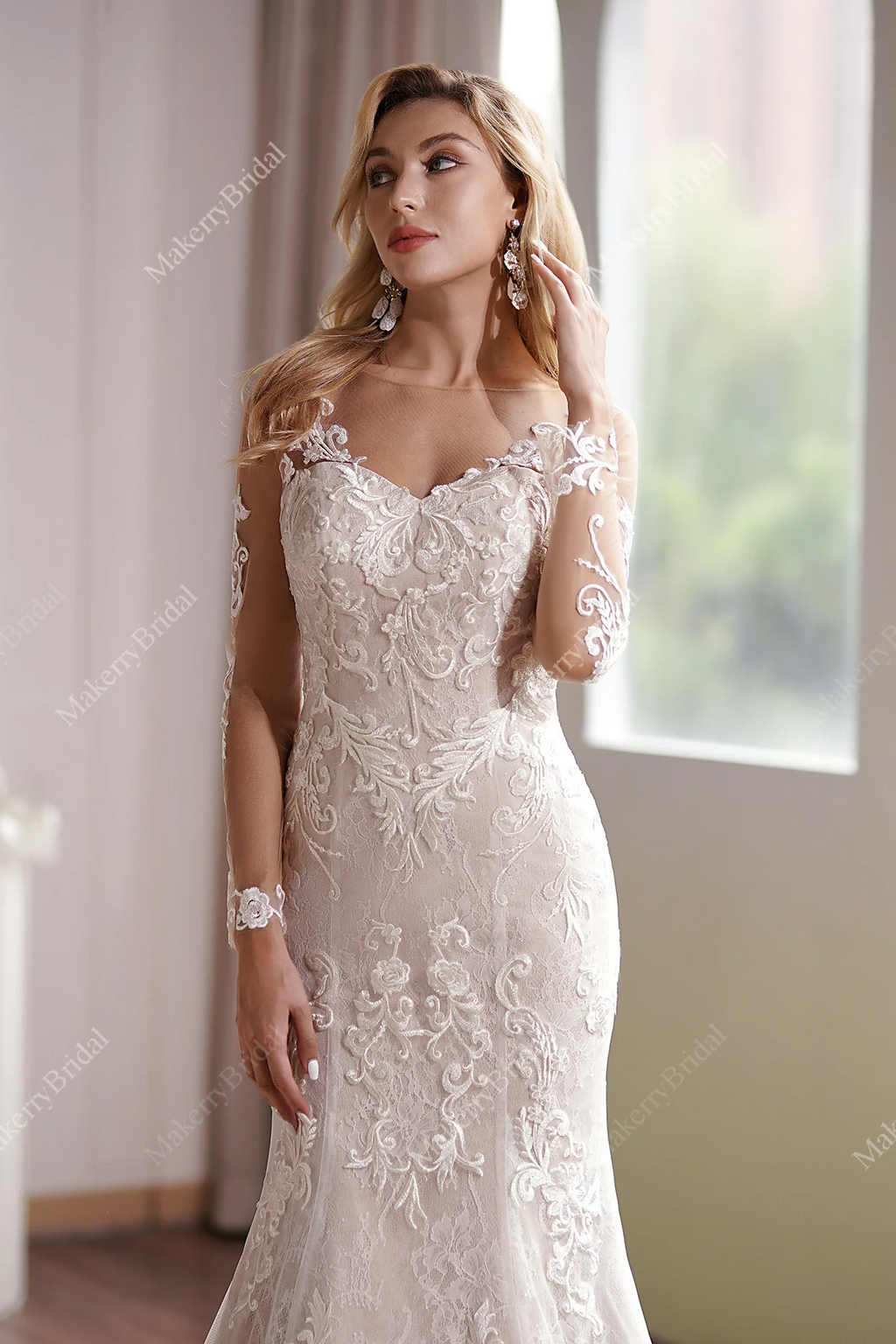 Long Sleeve Lace Appliques Bridal Dress With Illusion Back