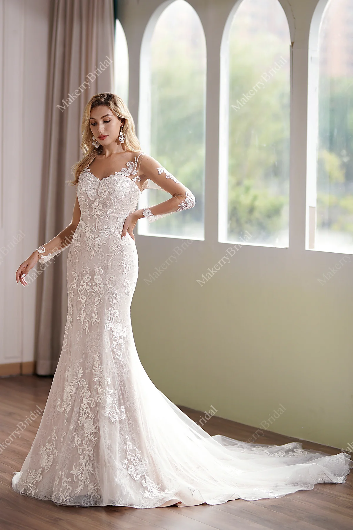 Long Sleeve Lace Appliques Bridal Dress With Illusion Back