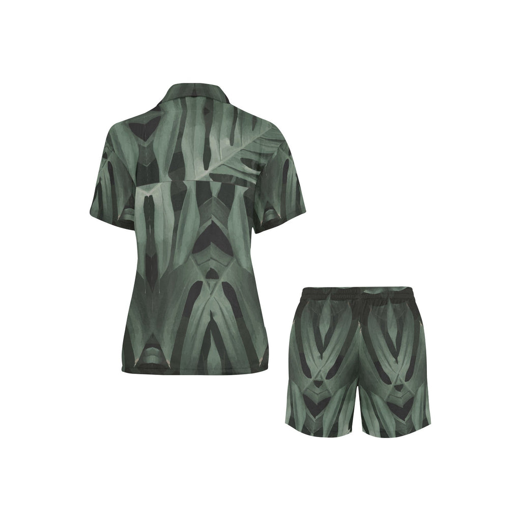 Women's Green Giraffe Button Front Shorts & Shirt Pajama Set (Made in USA)