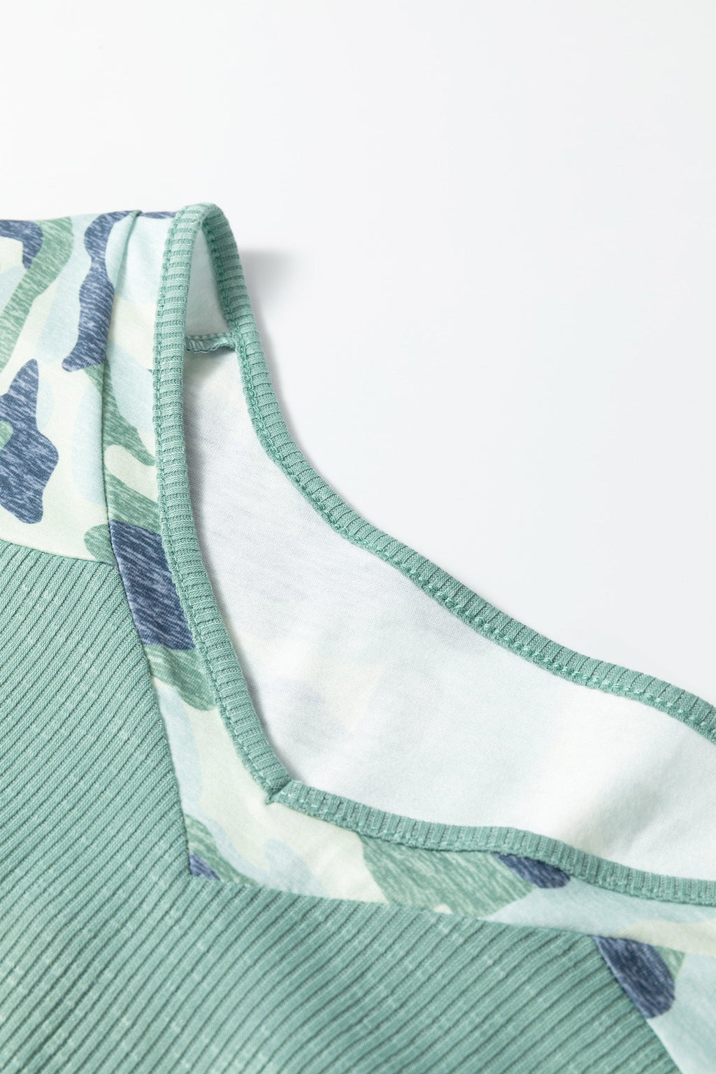 Plus Size Camo Ribbed Patchwork V-Neck Tee