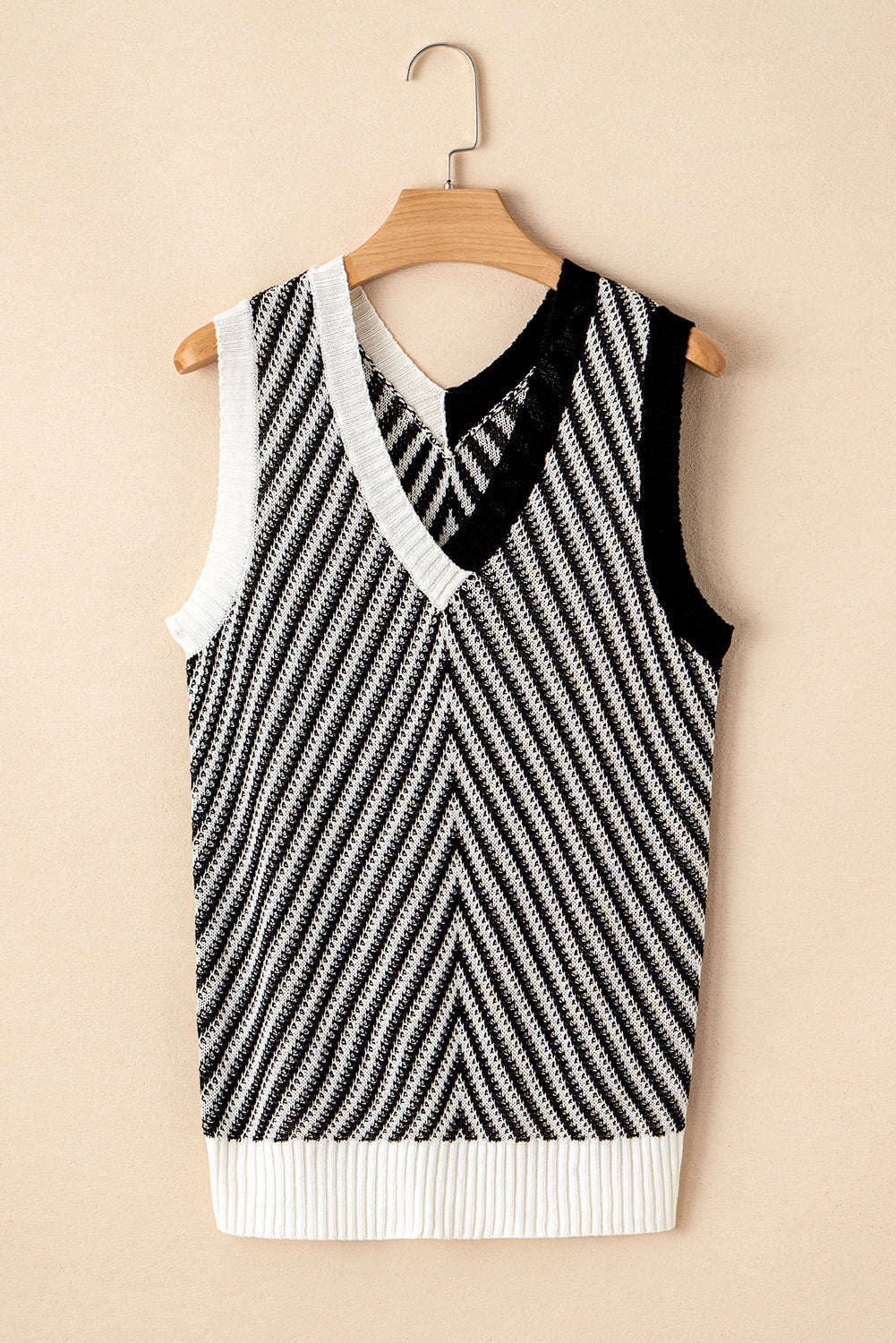 Chevron Contrast V-Neck Sleeveless Sweater Top