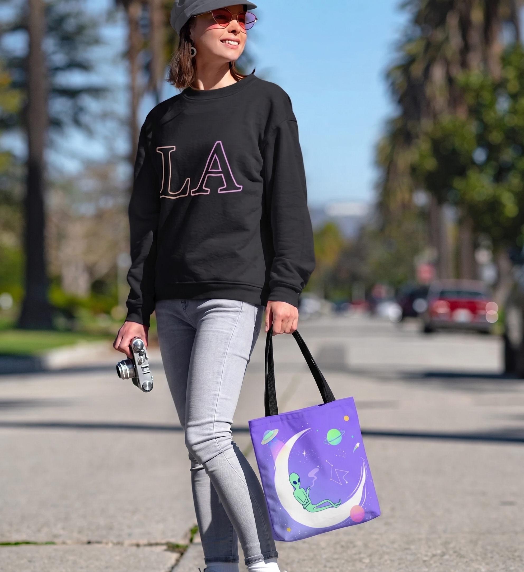 Chilling Alien Tote Bag Medium
