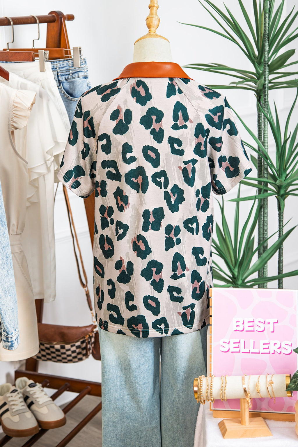 Leopard Buttoned Contrast Collar Short Sleeve Blouse