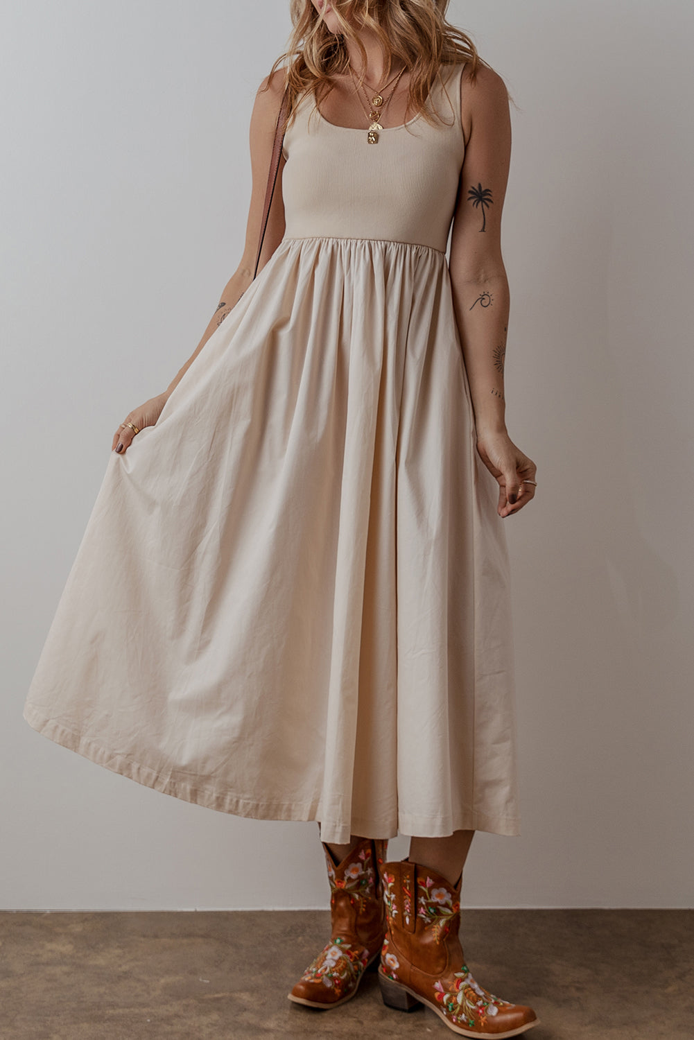Solid Scoop Neck Ribbed Bodice Pleated Maxi Dress