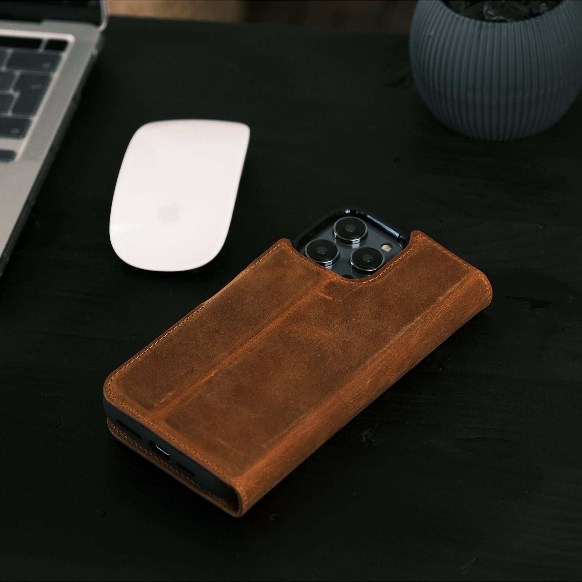 Casper Leather iPhone 15 Series Wallet Case